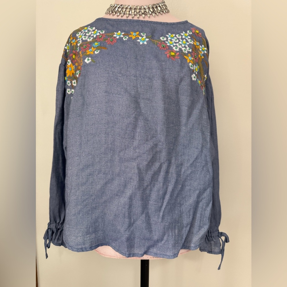 Lucky Brand Floral Beaded & Embroidered Blue Women's Top in size small